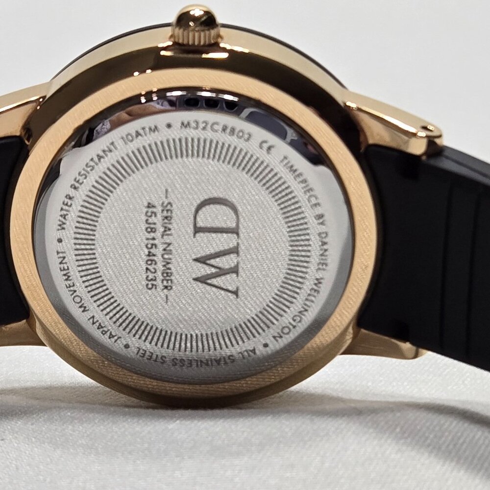 DANIEL WELLINGTON Iconic Motion 32 mm Watch Rose Gold Rubber Strap - Picture 4 of 16